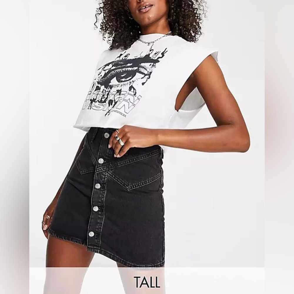 TopShop Motto Black button front mini skirt, size 6 tall